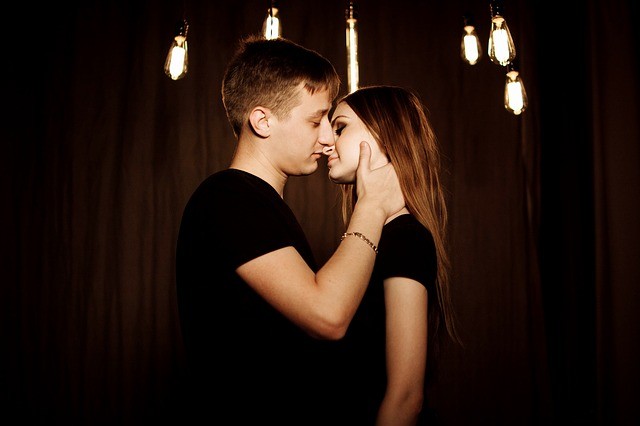 Qué es amor romántico? Definición, concepto y significado. Qué es amor romántico? Definición, concepto y significado.